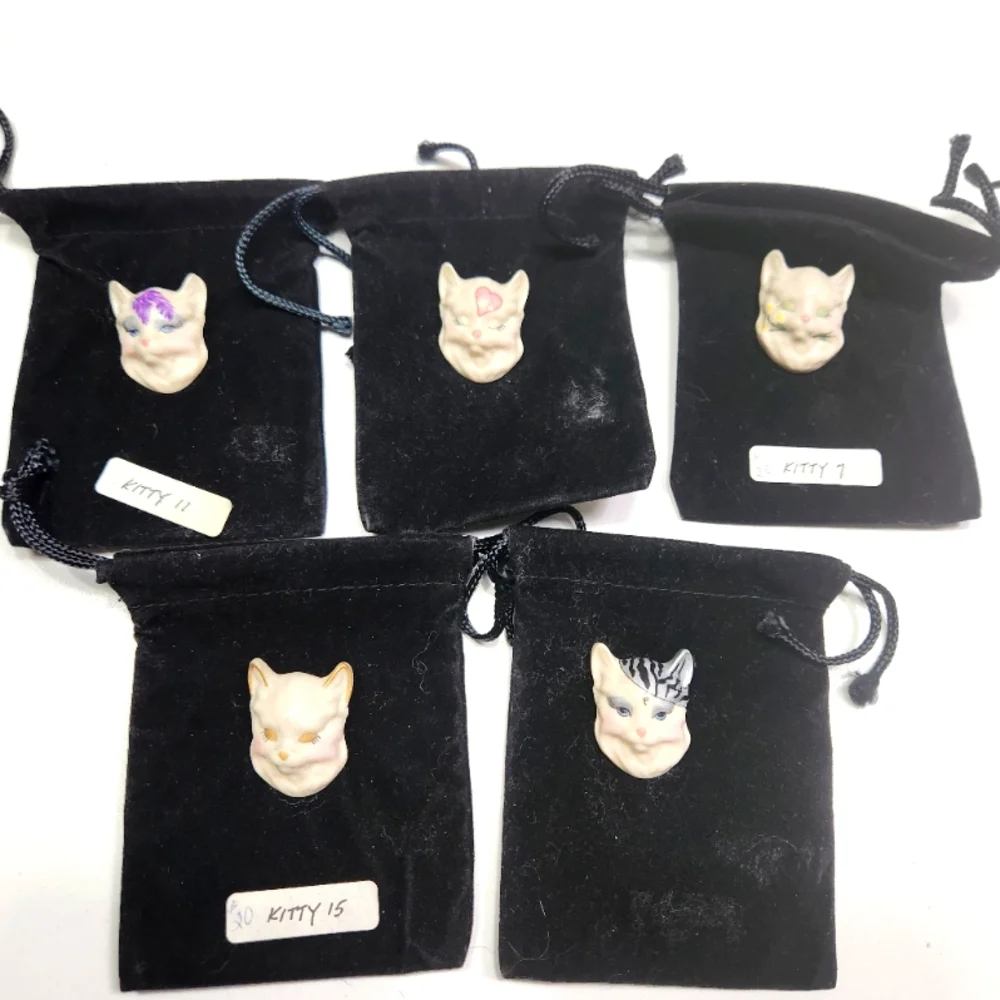 Bundle of 5 Cat Broaches/ Pins - Picture 1 of 6